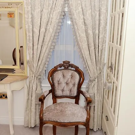 The Blarney Stone 4*