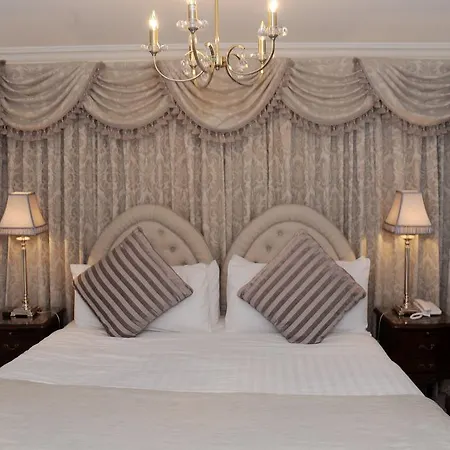The Blarney Stone Guest house 4*