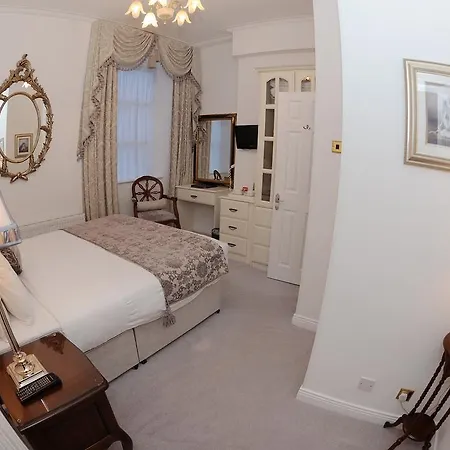 The Blarney Stone Guest house 4*